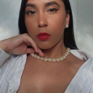 Meet your Posher, Ana grethell